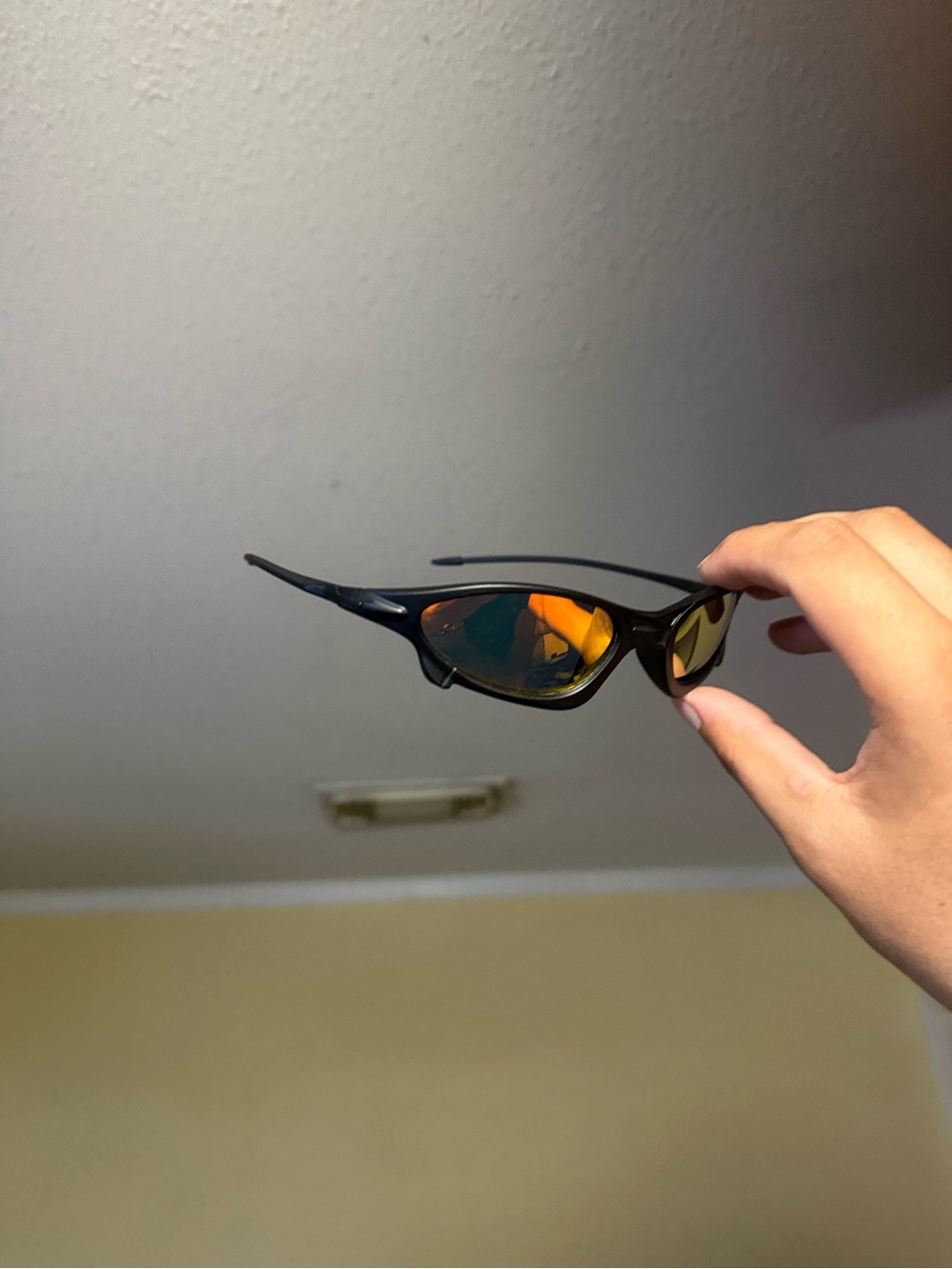 Black Frameless Sport Sunglasses with Amber Mirrored Lenses o””